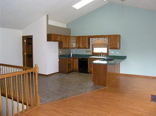 4th image of 56405 Chapel Ln
