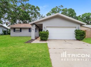 2062 Southpointe Dr, Dunedin, FL 34698