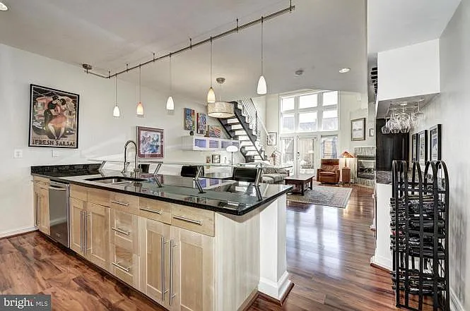 211 R St NE #A — Photo 16