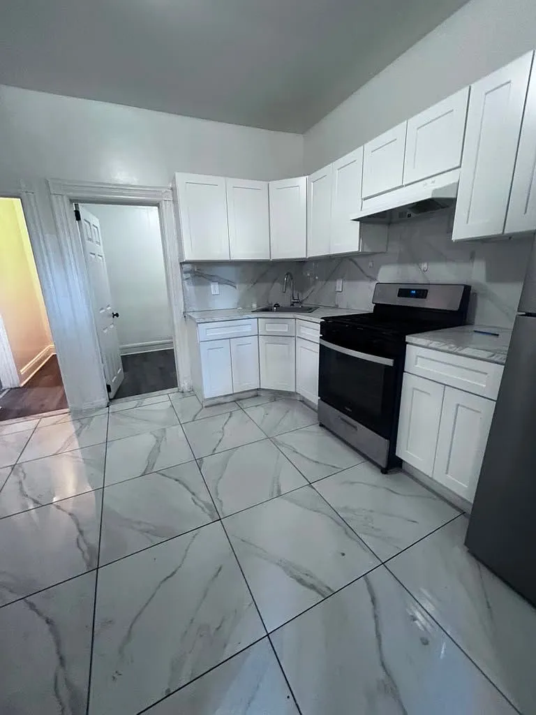4 bed, 1.0 bath, $3,400 — Photo 3