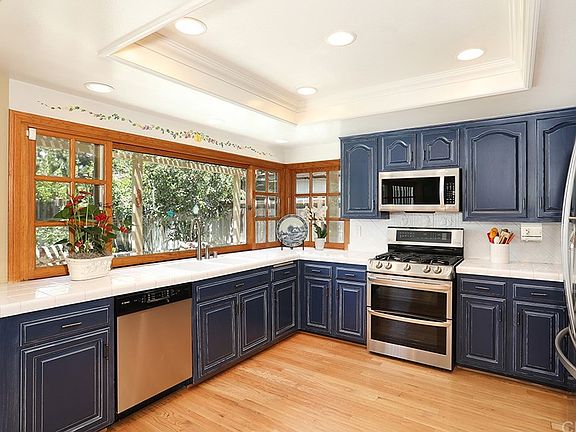 3rd image of 1682 Summerville Ave