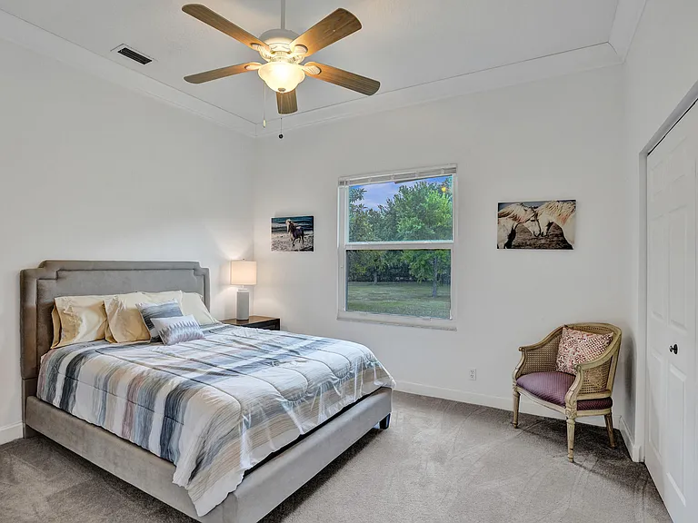 15910 Lindbergh Ln — Photo 32