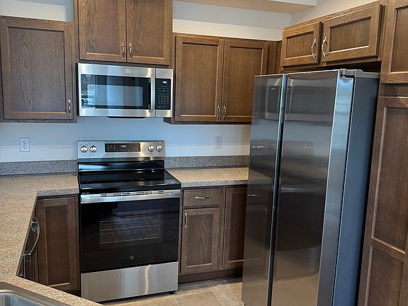 4th image of 2756 Amberwood Dr