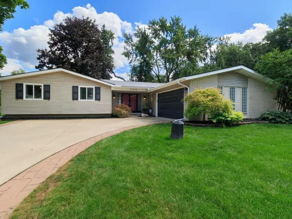 37276 Forestview Ct, Clinton Township, MI 48036