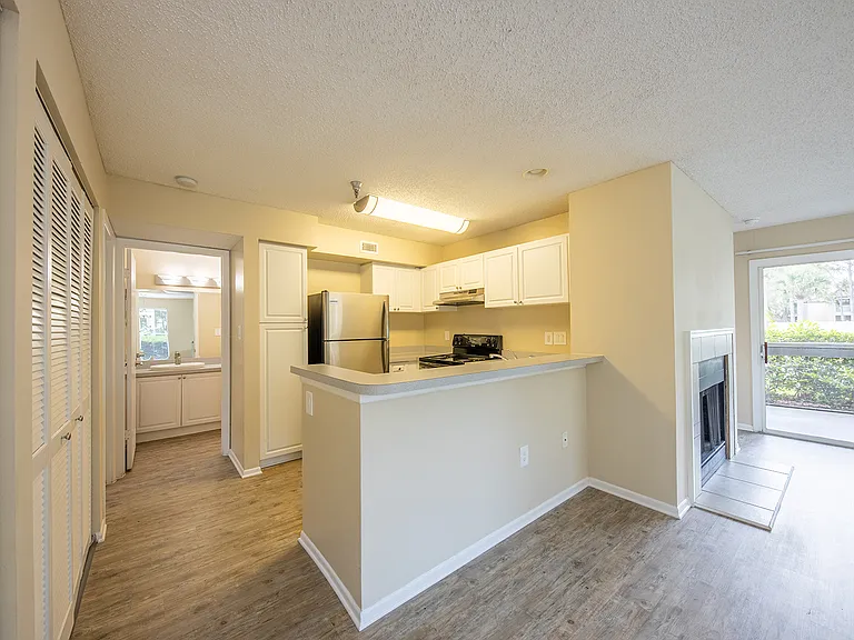 Palm Cove Apartments — Photo 61