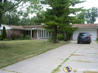 9216 Highland Dr, Grosse Ile, MI 48138