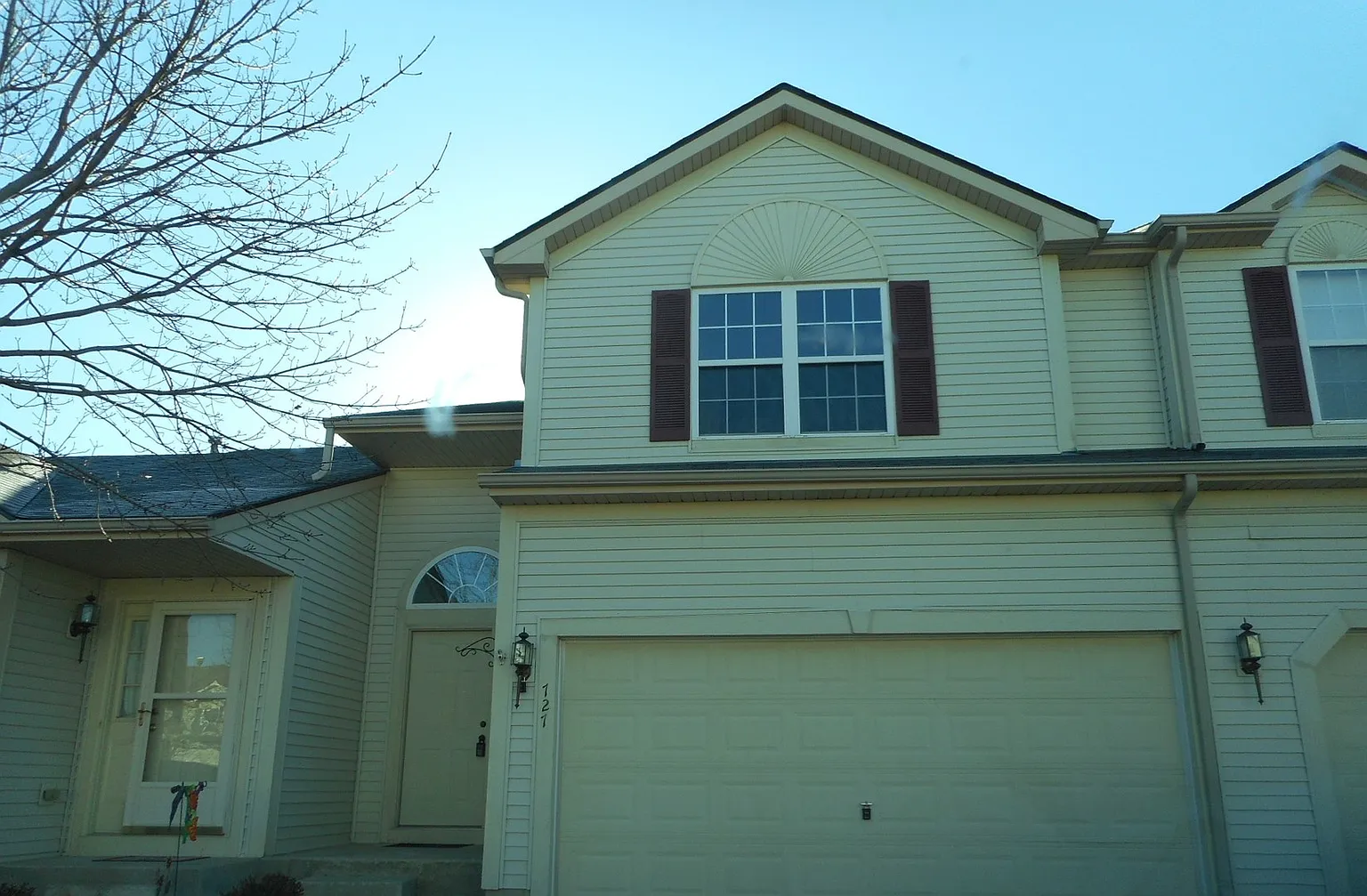 727 Meridian Ct photo 1