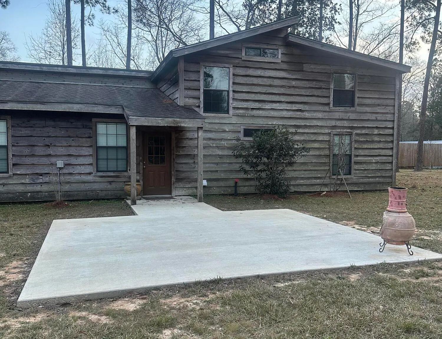 4 bed, 2.0 bath, 2219 sqft, $2,500 — Photo 2