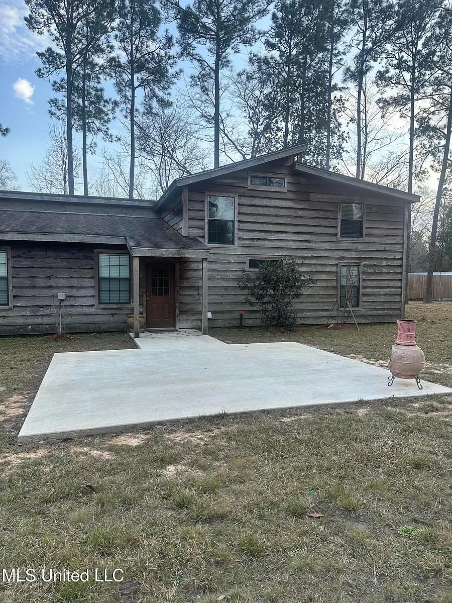 Building Photo - 10325 Clearwater Rd