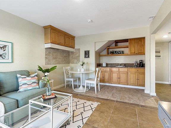 4th image of 1653 Santee Dr
