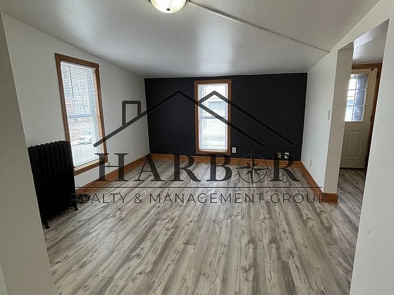 24 W Main St #4 — Photo 8