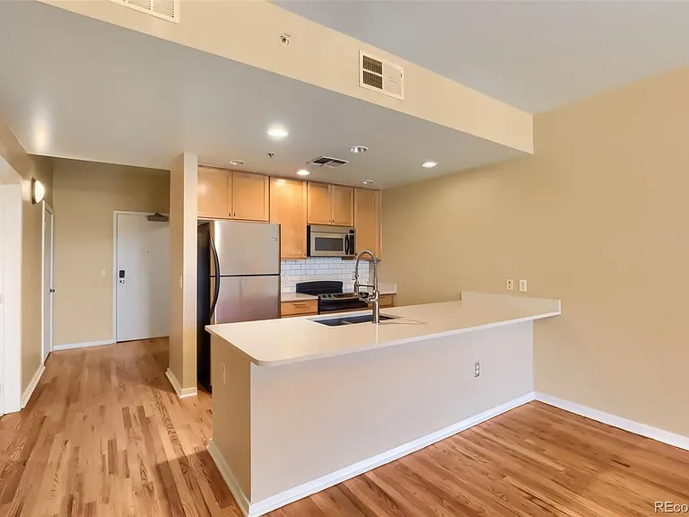 275 S Harrison St #107 — Photo 6