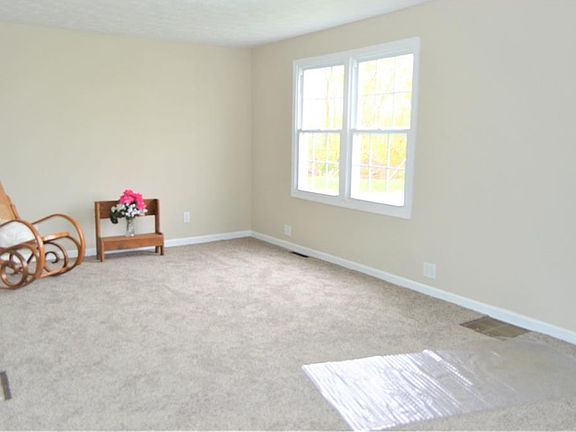 4th image of 301 Plum St