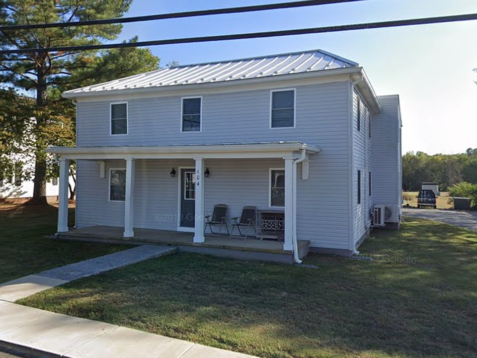 1st image of 104 E Main St APT 3
