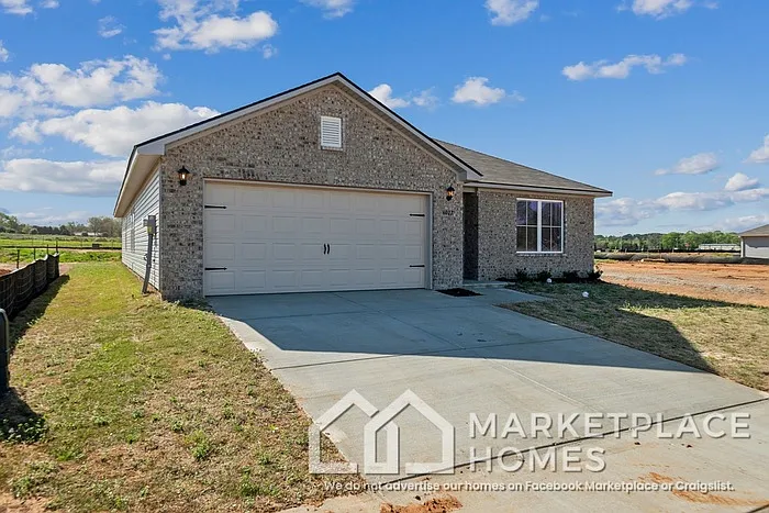 4 bed, 2.0 bath, 1955 sqft, $1,650 — Photo 2