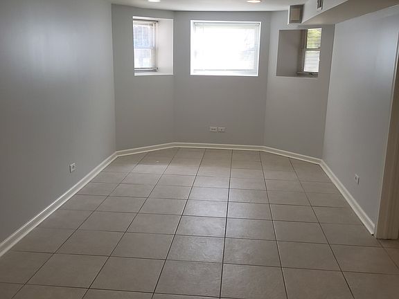 2nd image of 2417 W Lyndale St Unit B