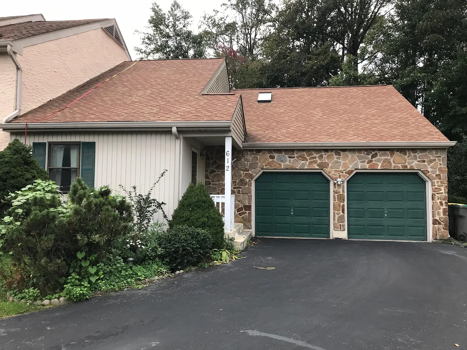 4 bed, 2.5 bath, 2400 sqft, $3,000 — Photo 1