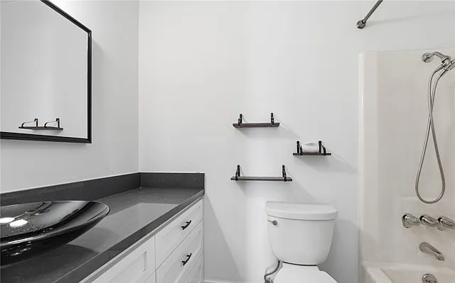 1422 Rock Glen Ave #309 — Photo 6
