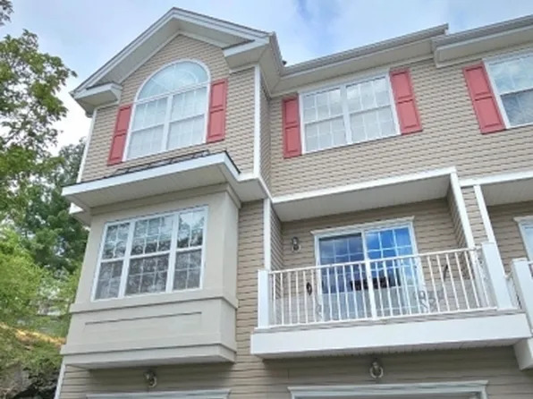101 Lakeview Ct, Pompton Lakes Boro, NJ 07442
