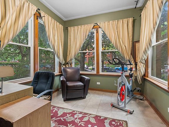 4th image of 4417 N Malden St #1S