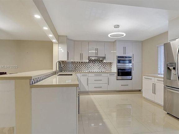 3rd image of 111 S Hollybrook Dr APT 208
