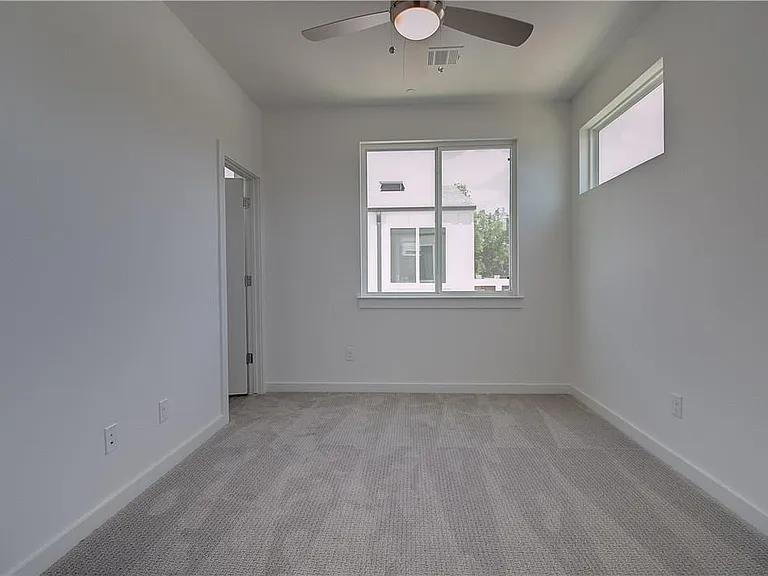 2310 N Carroll Ave #105 — Photo 16
