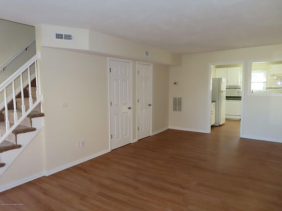 4th image of 46 Briar Mills Dr