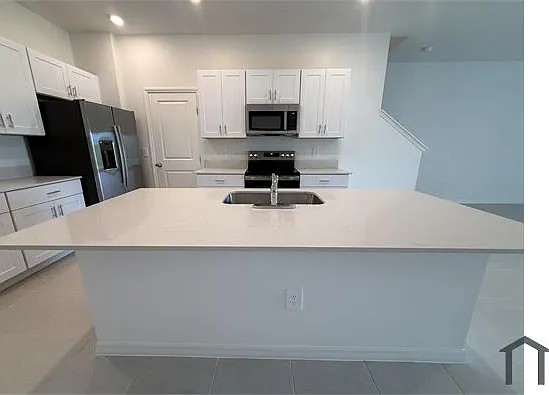 3 bed, $3,200 — Photo 3