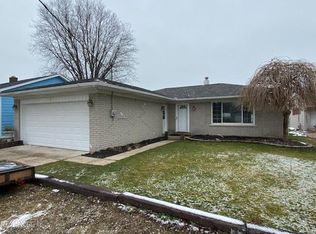 45950 Edgewater Dr, Chesterfield, MI 48047