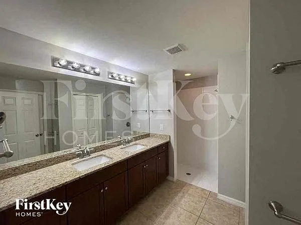 2512 NW 19th Pl — Photo 8