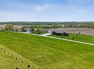 11 Windmill Ct, Riverside, IA 52327