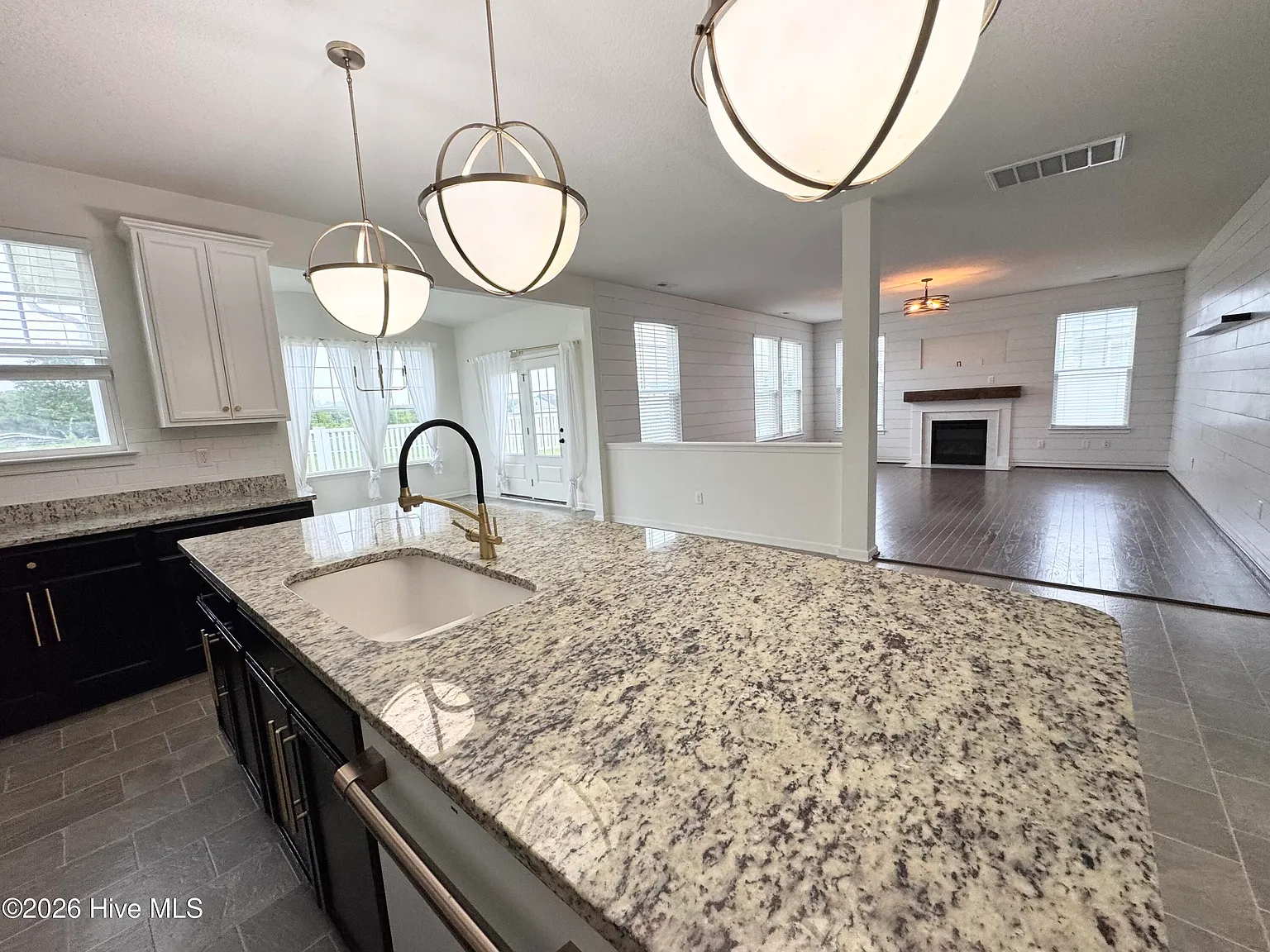 4 bed, 2.5 bath, 2686 sqft, $2,817 — Photo 3