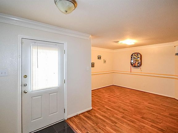 4th image of 1114 Americana Dr