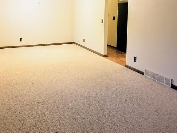 5th image of 2401 Fountain Ln