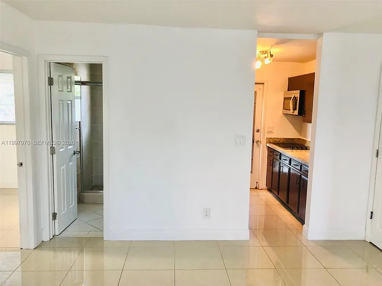 1025 SE 15th St #9D — Photo 7