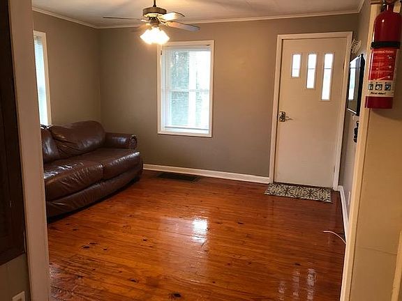 4th image of 22252 Lincoln Cir