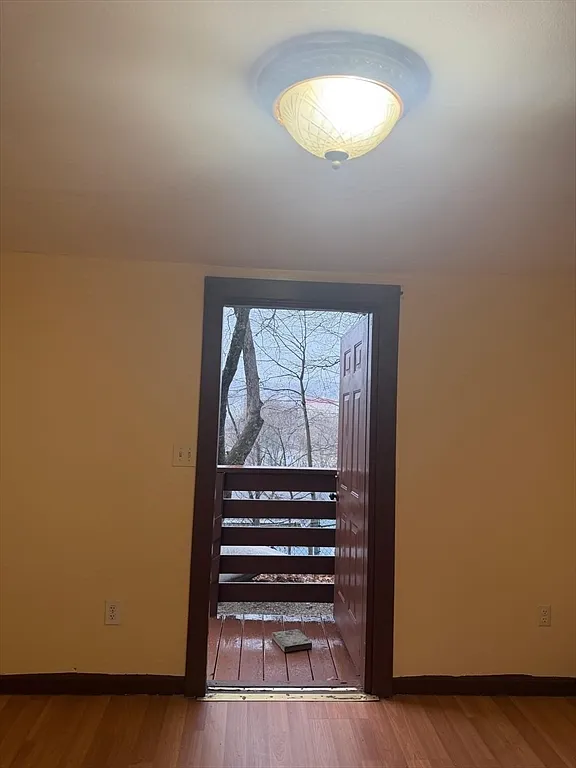 2 bed, 1.0 bath, 9999 sqft, $1,800 — Photo 3
