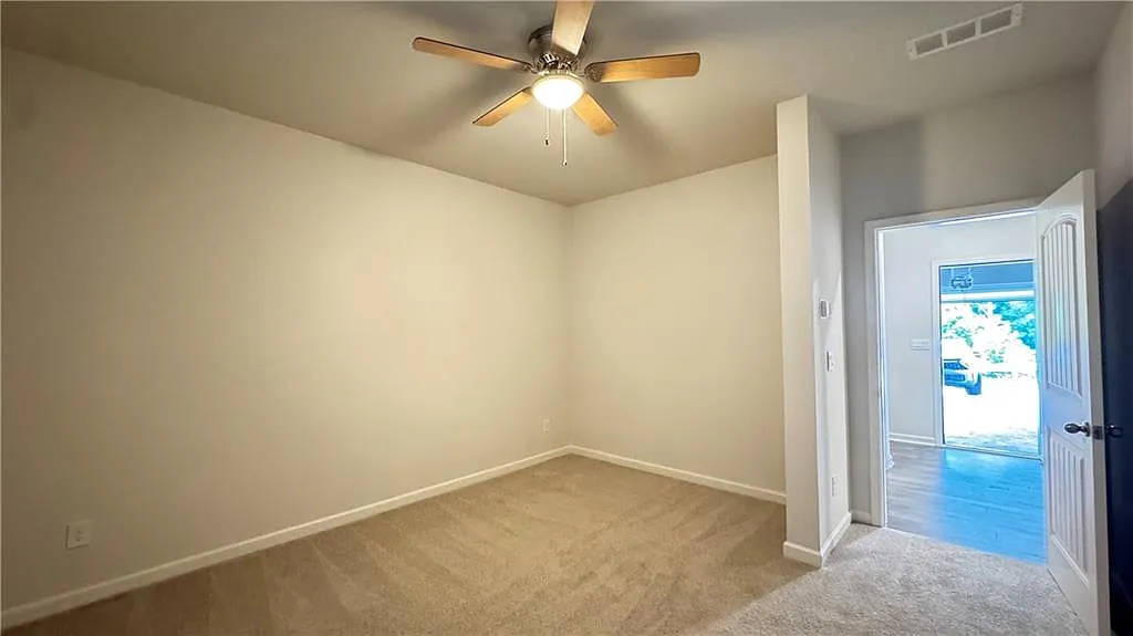 3 bed, 4.0 bath, 2426 sqft, $2,650 — Photo 4