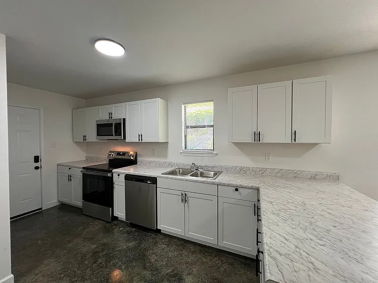 57 E Belle Haven Rd — Photo 10