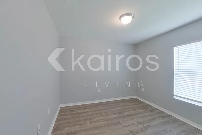 4204 E 5th St — Photo 11