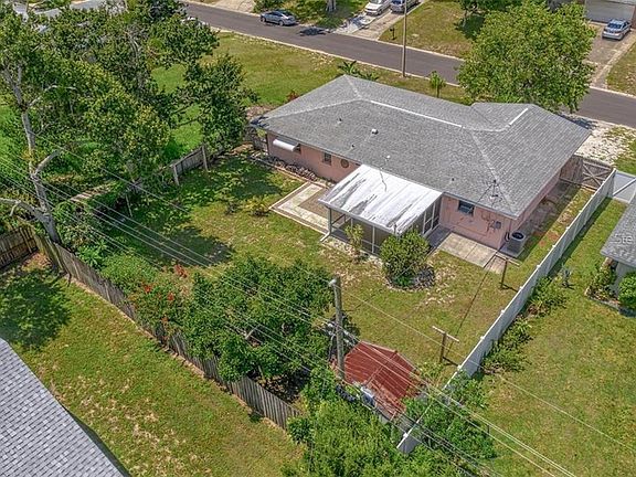 3rd image of 967 Dumont Dr