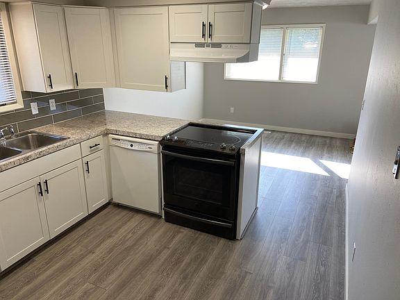 Flooring extends into dining area.