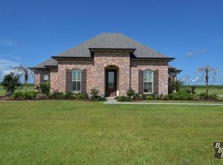 127 Goldsby Dr, Schriever, LA 70395