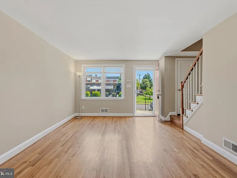 586 Lucia Ave — Photo 5