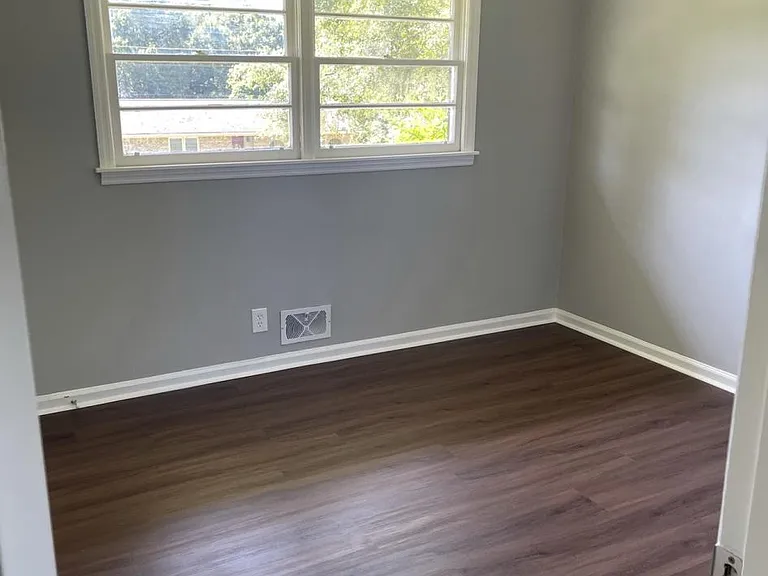 Rockdale Dr NW — Photo 11
