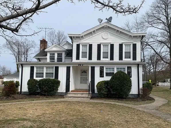 167 Middle Rd APT 1, Sayville, NY 11782