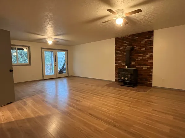 3670 Wy East Rd, Hood River, OR 97031