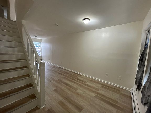 3rd image of 110 Smith Ave