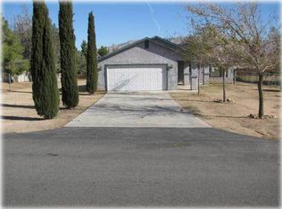 9015 Grapefruit Ave, Hesperia, CA 92345
