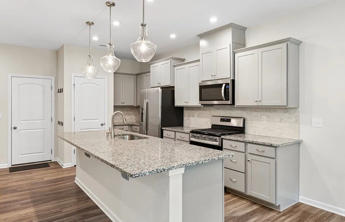 3 bed, 2.5 bath, 1641 sqft, $2,350 — Photo 4
